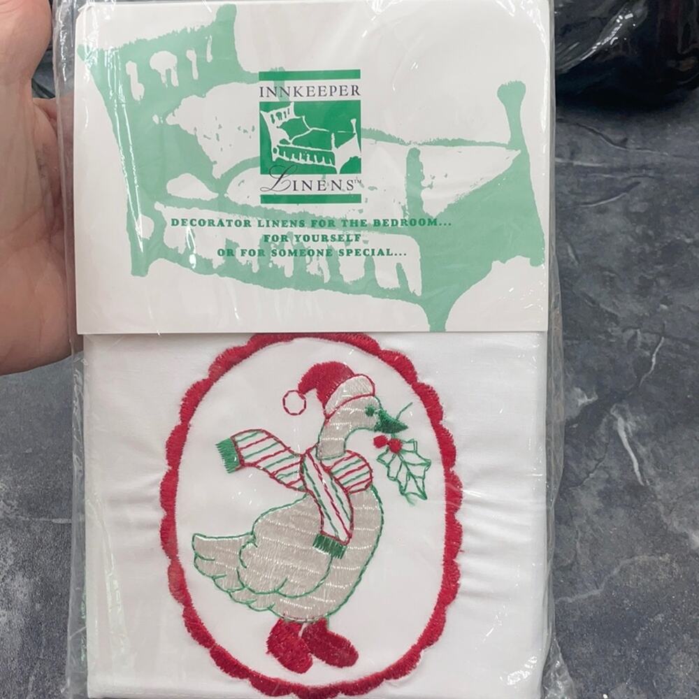 Innkeeper standard size set vintage Christmas goose pillowcase cotton poly blend